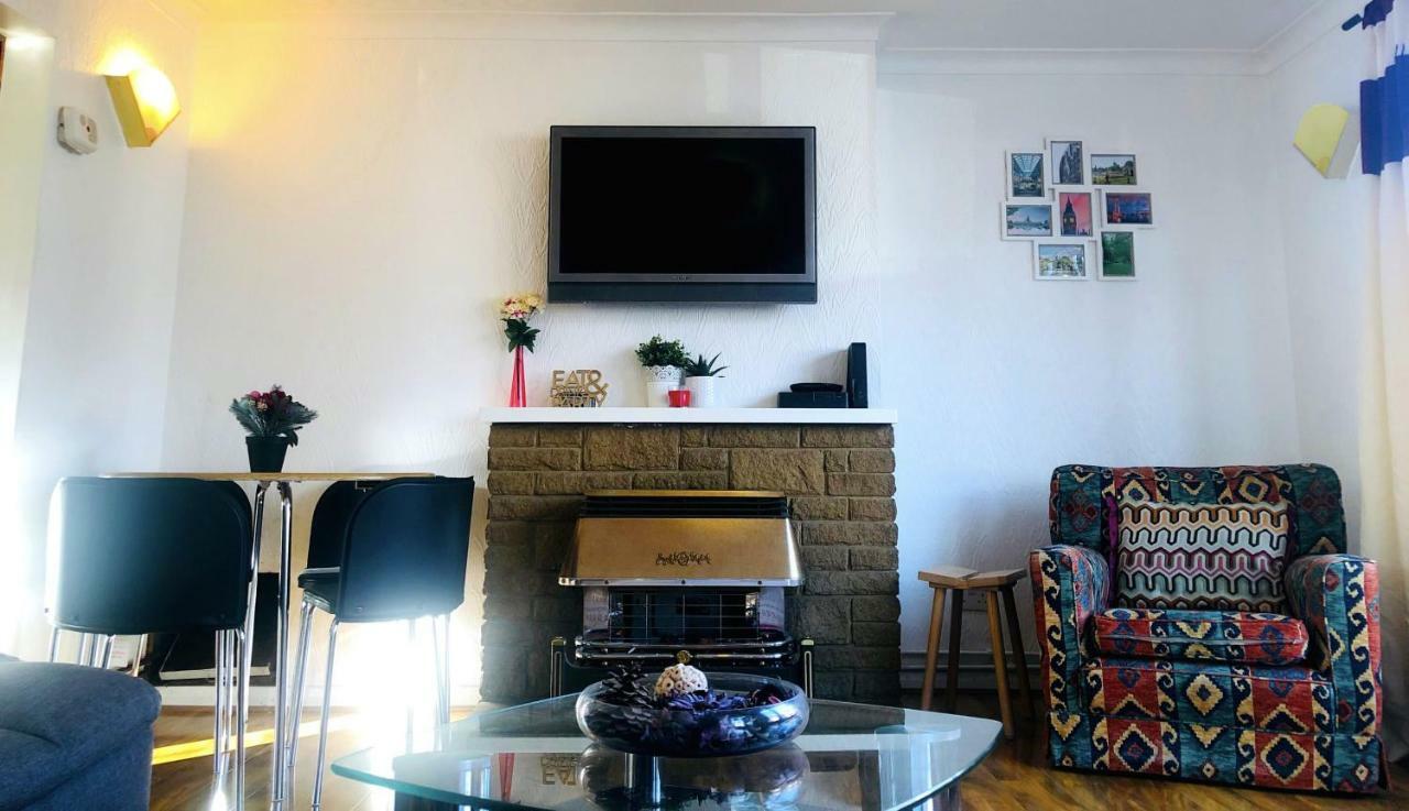 Stanwell 33Sm12 Dreams Unlimited Serviced Accommodations Staines מראה חיצוני תמונה