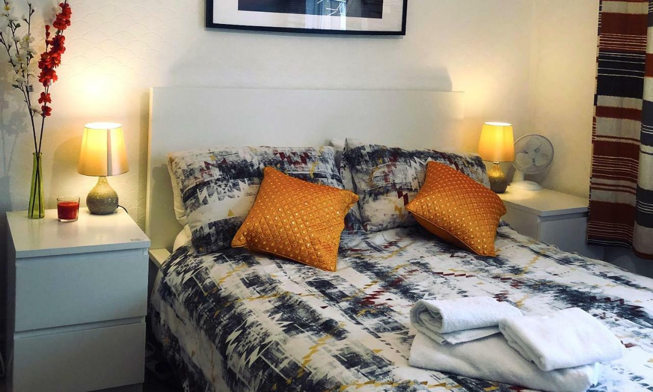Stanwell 33Sm12 Dreams Unlimited Serviced Accommodations Staines מראה חיצוני תמונה
