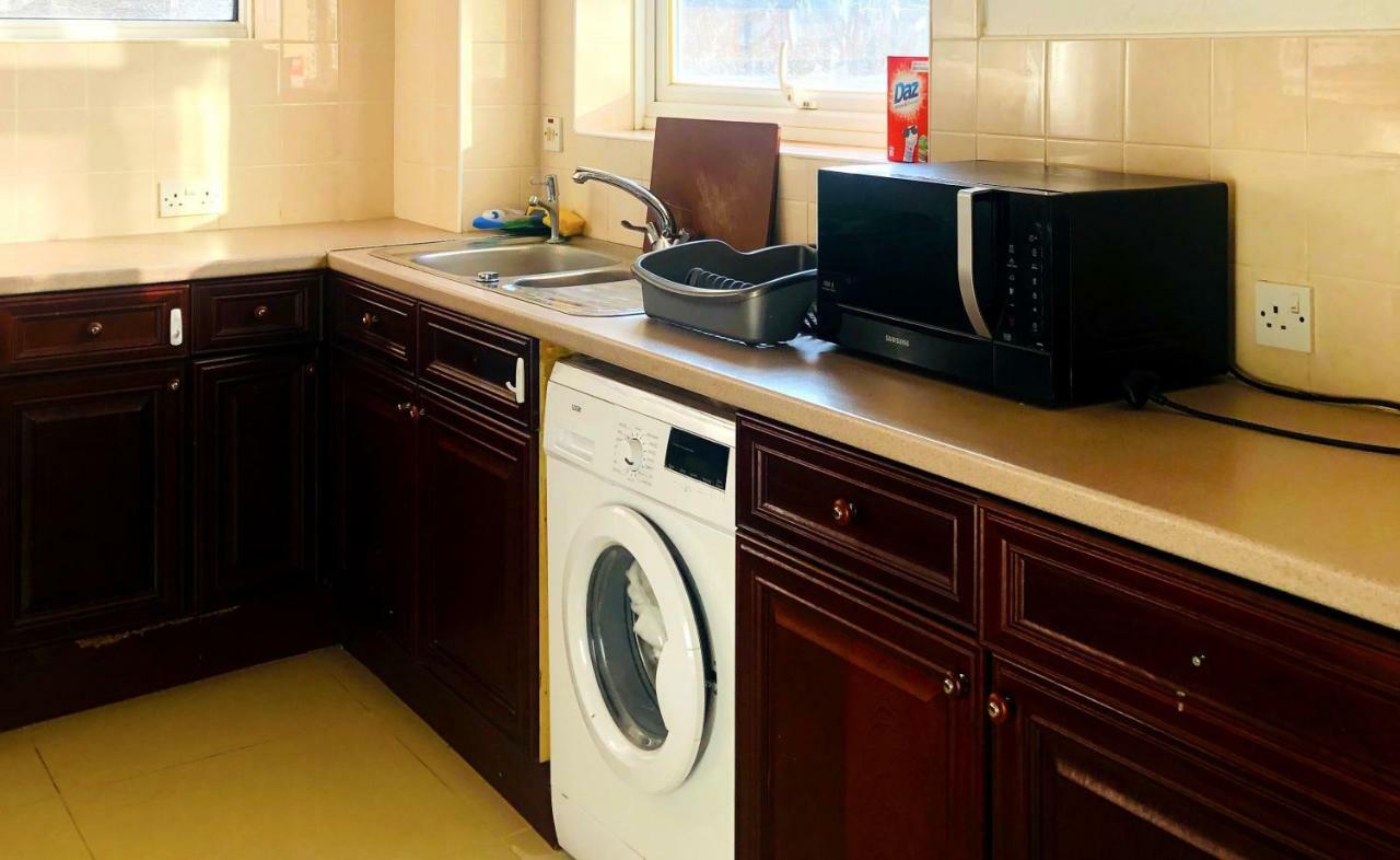 Stanwell 33Sm12 Dreams Unlimited Serviced Accommodations Staines מראה חיצוני תמונה